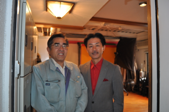 白坂春光先生(右)と弊社のお客様担当村上忠雄(左)のツーショット